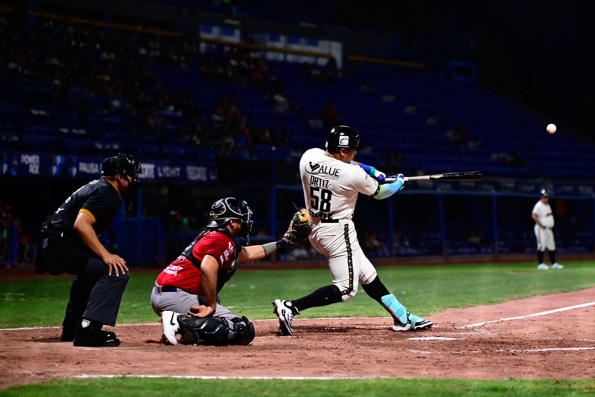 TRIUNFA PIRATAS EN SEGUNDO DE LA SERIE