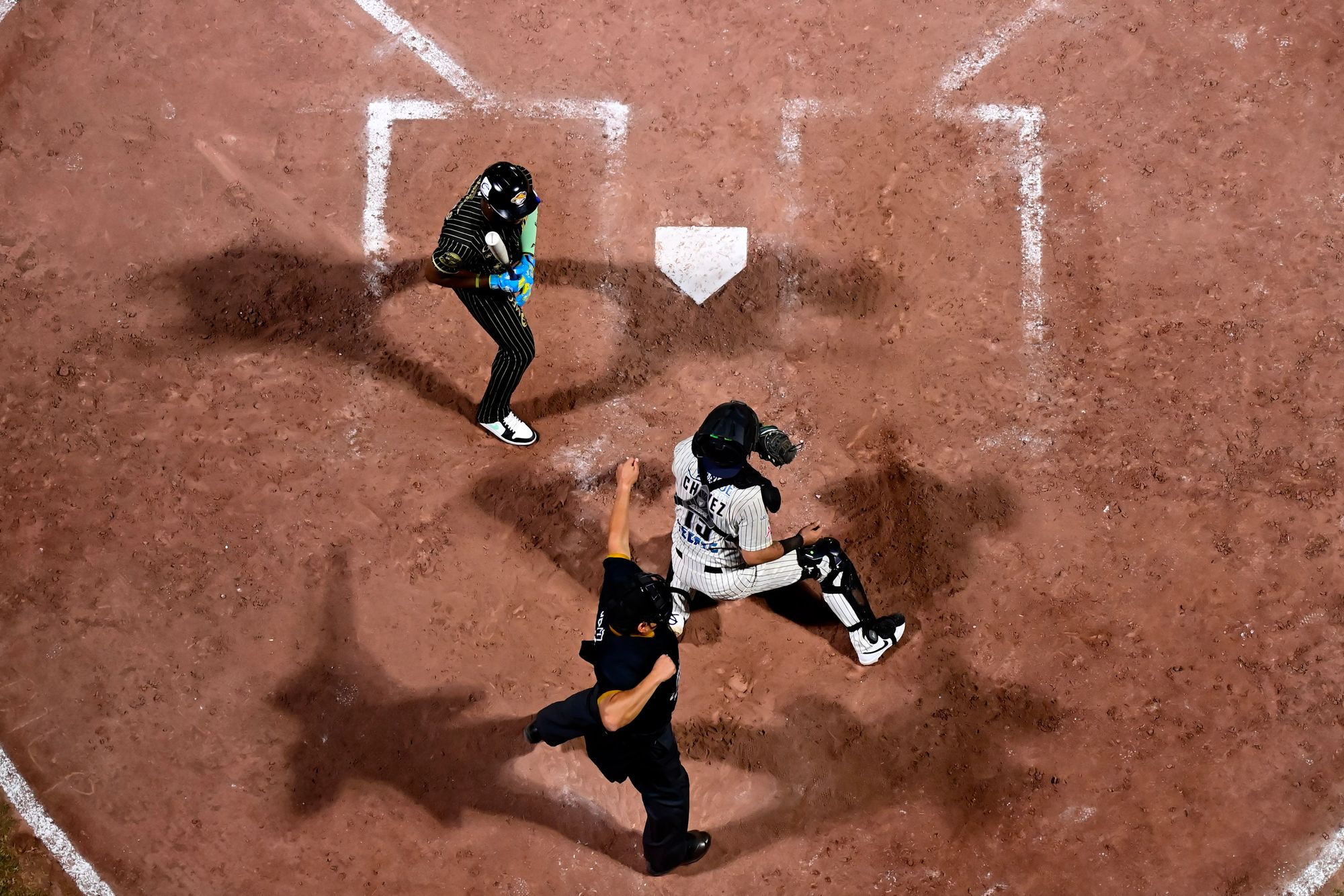 DORADOS EMPAREJA LA SERIE EN MONCLOVA