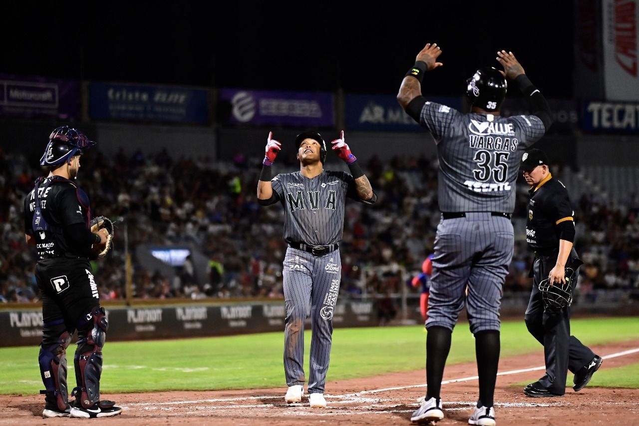 RUSSELL Y TAVÁREZ COMANDAN LA VICTORIA ACERERA