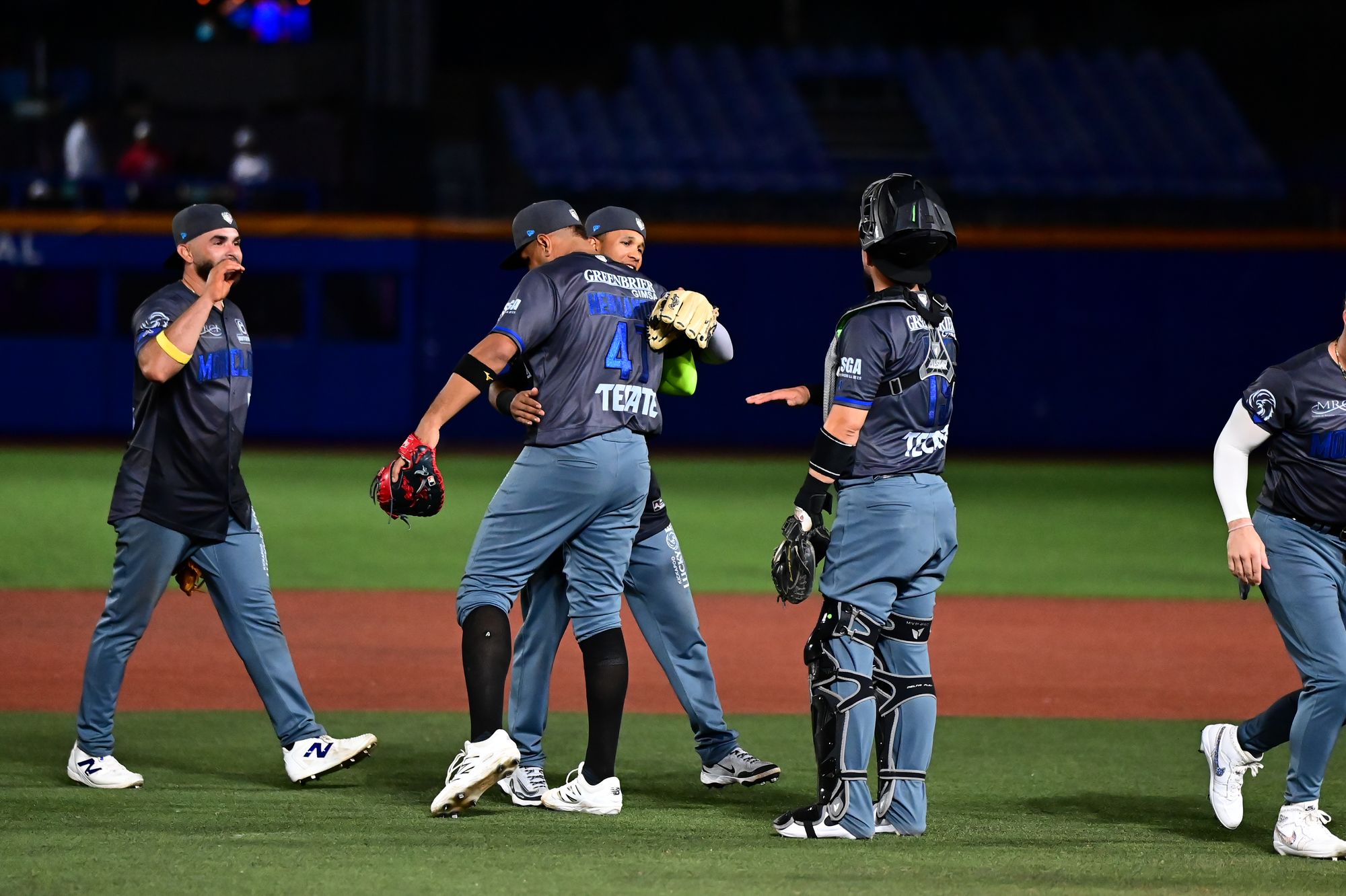 Charros cae en el cierre y escapa la serie ante Acereros