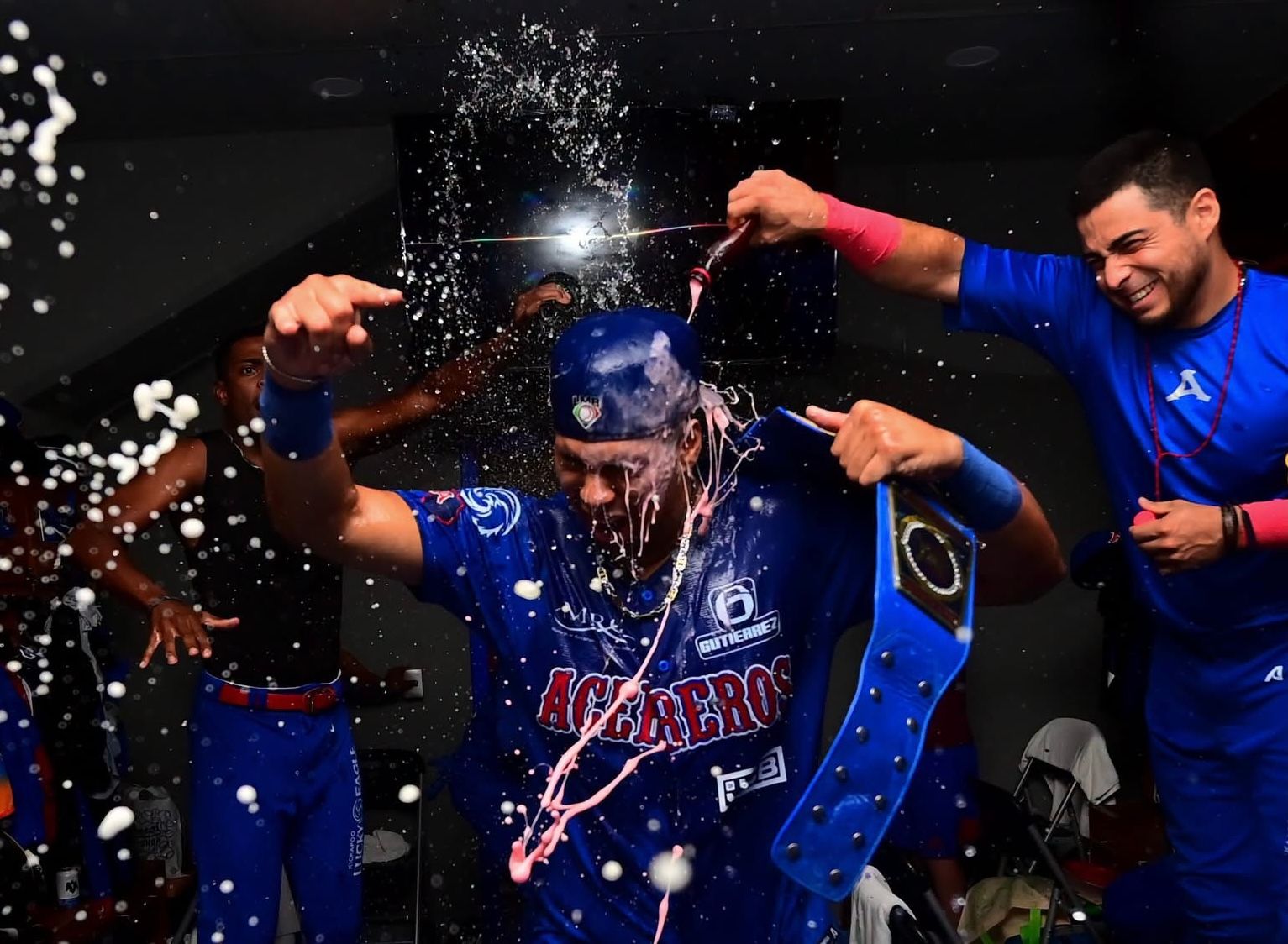 GRAND SLAM DE RYAN HERNÁNDEZ Y BATEO OPORTUNO DE LEO HERAS, ACEREROS GANA
