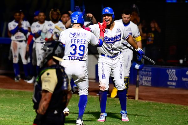 ACEREROS EMPATA LA SERIE COMBINANDO JONRONES Y BUEN PITCHEO