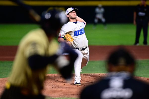 WARNER COMANDA LA VICTORIA ACERERA