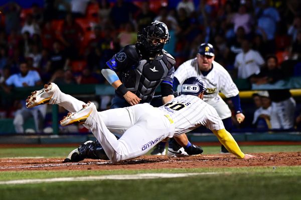 SE LE COMPLICÓ EL OCTAVO INNING A ACEREROS Y RIELEROS EMPATÓ SERIE
