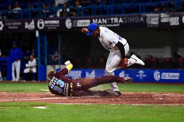 DUELO DE PITCHEO EMPAREJA SERIE EN MONCLOVA